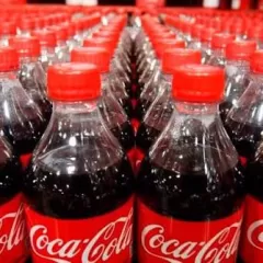 Coca-Cola deber&aacute; indemnizar a un consumidor argentino por vender una botella con un cuerpo extra&ntilde;o